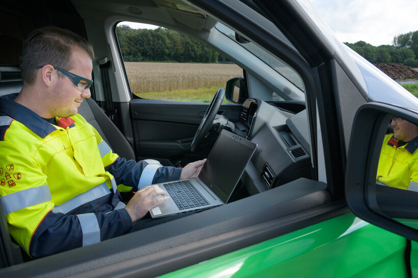 Robert Brik - mobile worker.jpg 